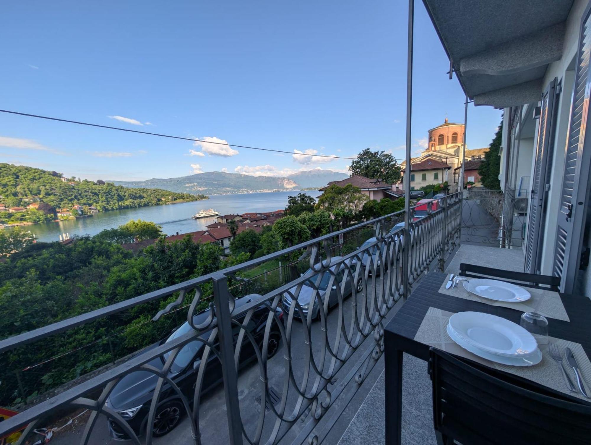 Appartamenti I Fiori Del Lago Laveno-Mombello Extérieur photo