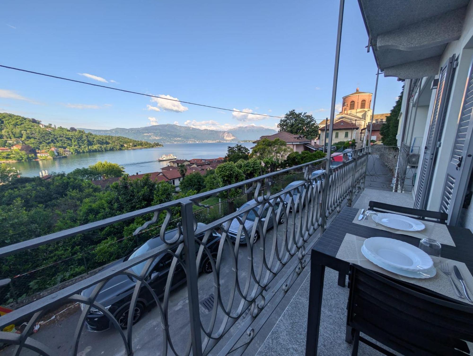 Appartamenti I Fiori Del Lago Laveno-Mombello Extérieur photo